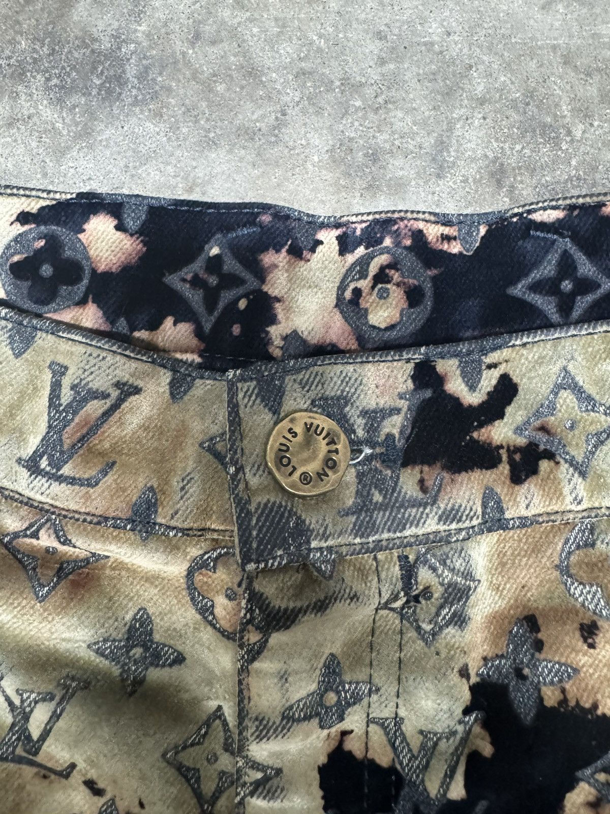 Louis Vuitton Louis Vuitton Monogram Bleached Denim Pants Size US 40 / EU 56 - 2 Thumbnail