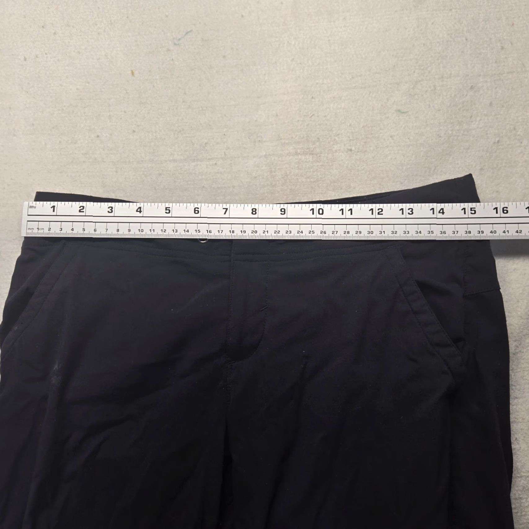 Vintage Columbia Omni Shield Crop Capri Pants Black Hiking Outdoors Adult Women's 6 Pants White? Size 28" / US 6 / IT 42 - 4 Thumbnail