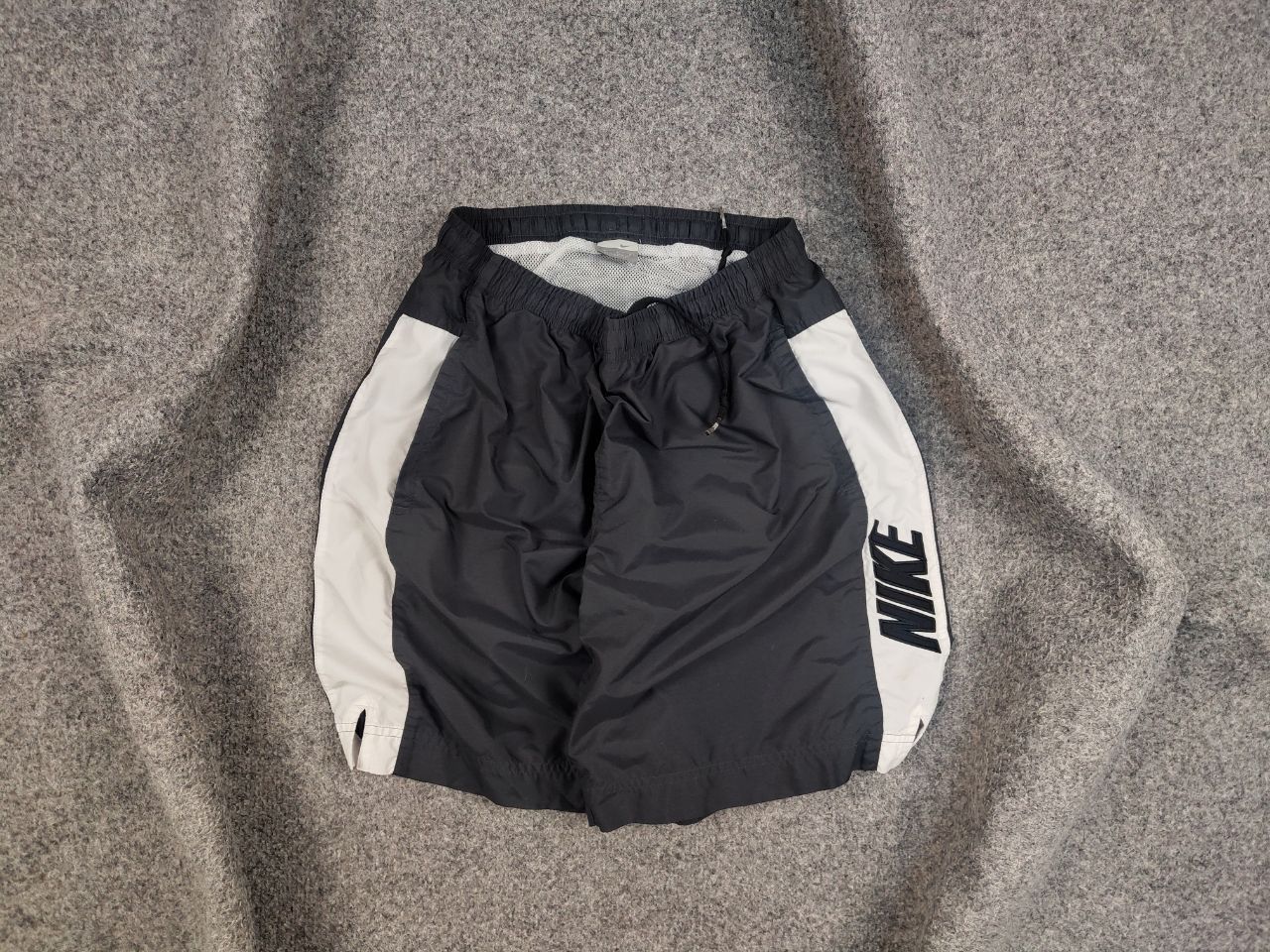 Nike Vintage 90's Nike swoosh Gray Shorts nylon casual Y2K Style Size US 34 / EU 50 - 1 Thumbnail