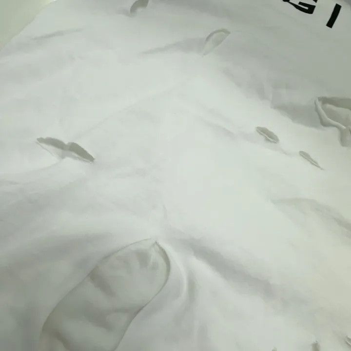 Givenchy Givenchy Givenchy Logo Distressed Short Sleeve TShirt -250 Size US S / EU 44-46 / 1 - 6 Thumbnail