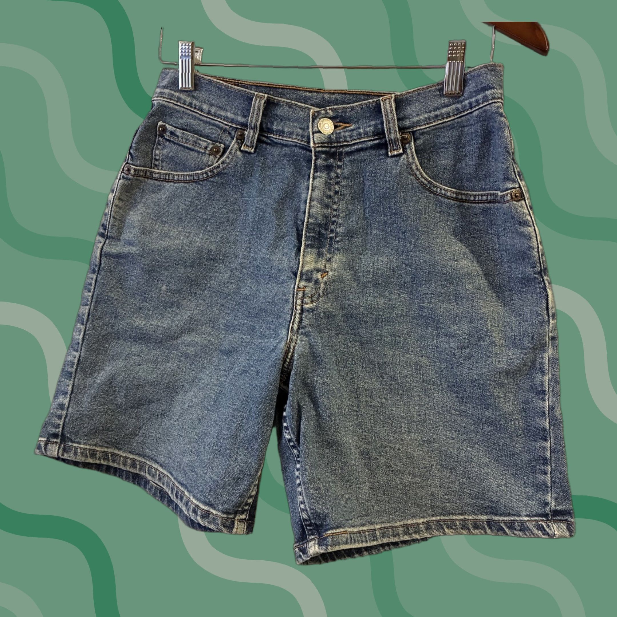 Levi's VINTAGE Levi's Bermuda Shorts Womens 6 High Rise 951 Denim Light Wash 90s Relaxed 27in Waist Blues Size 27" / US 4 / IT 40 - 1 Thumbnail