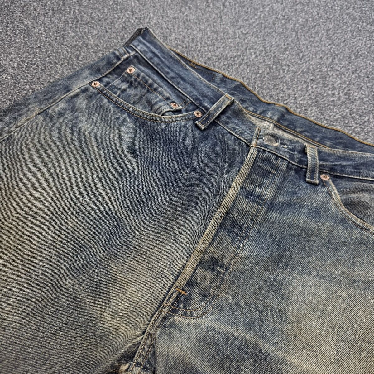 Levi's Vintage Clothing 🇺🇸 Vintage 1997 Levis 501 Super Distressed Dirty Washed Denim Size US 33 - 13 Thumbnail