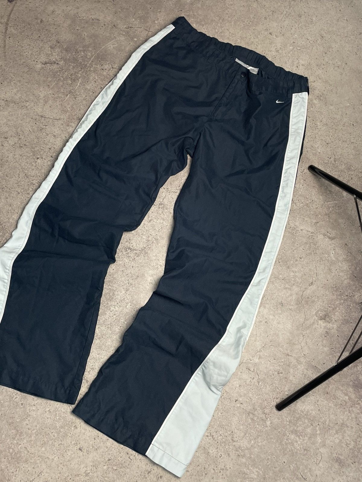 Nike Vintage Nike Nylon Track Pants womens M parachute wide leg Size 30" / US 8 / IT 44 - 2 Thumbnail