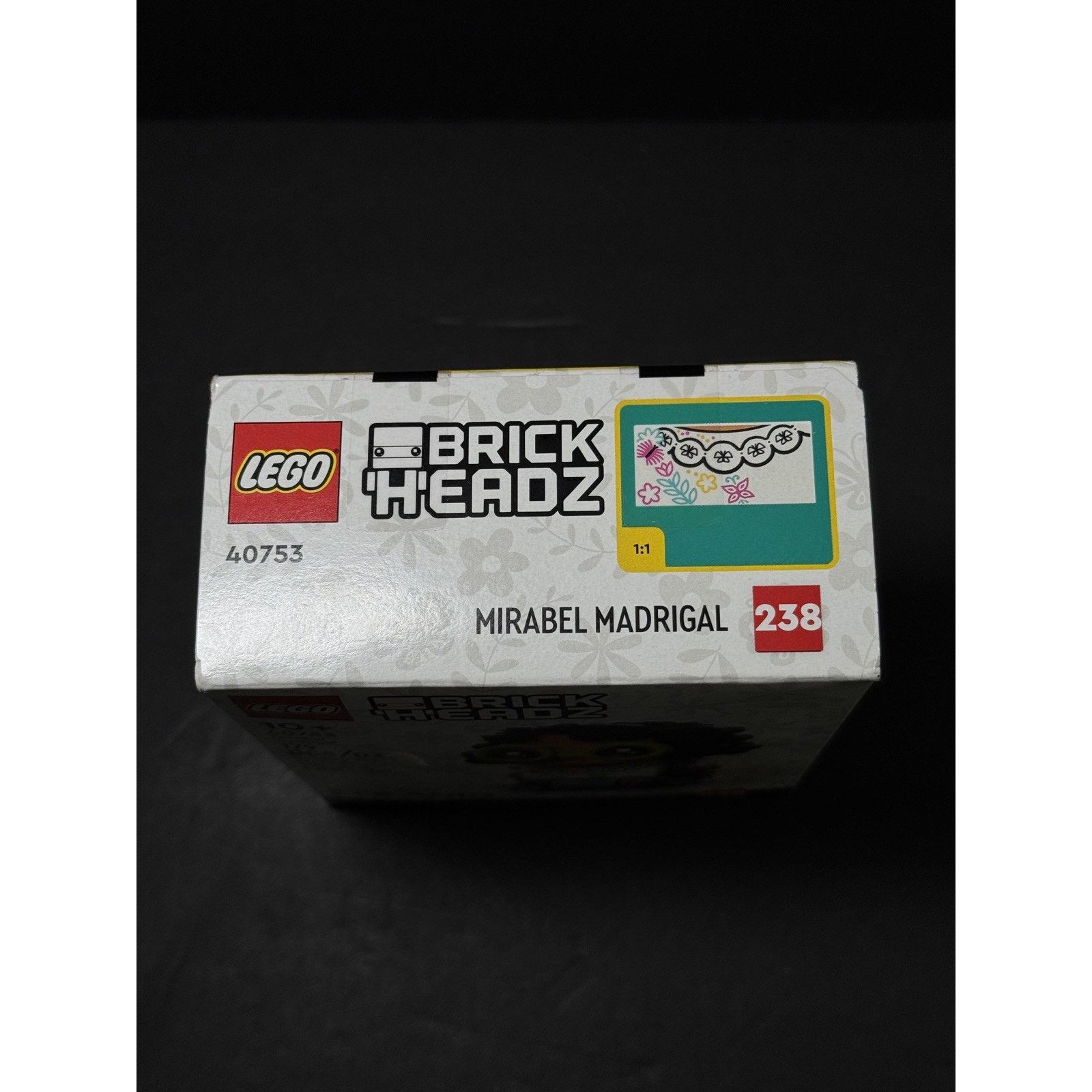 LEGO 40753 Mirabel Madrigal (LEGO BrickHeadz: Disney Encanto) NEW Size ONE SIZE - 4 Thumbnail