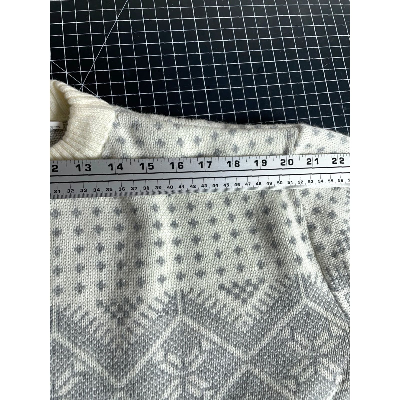 Vintage VINTAGE Rob Winter Sweater Shirt XL Ivory Geometric Knit Crew Neck Men Snowflake Pattern 90s Ski Acrylic Size US XL / EU 56 / 4 - 7 Thumbnail
