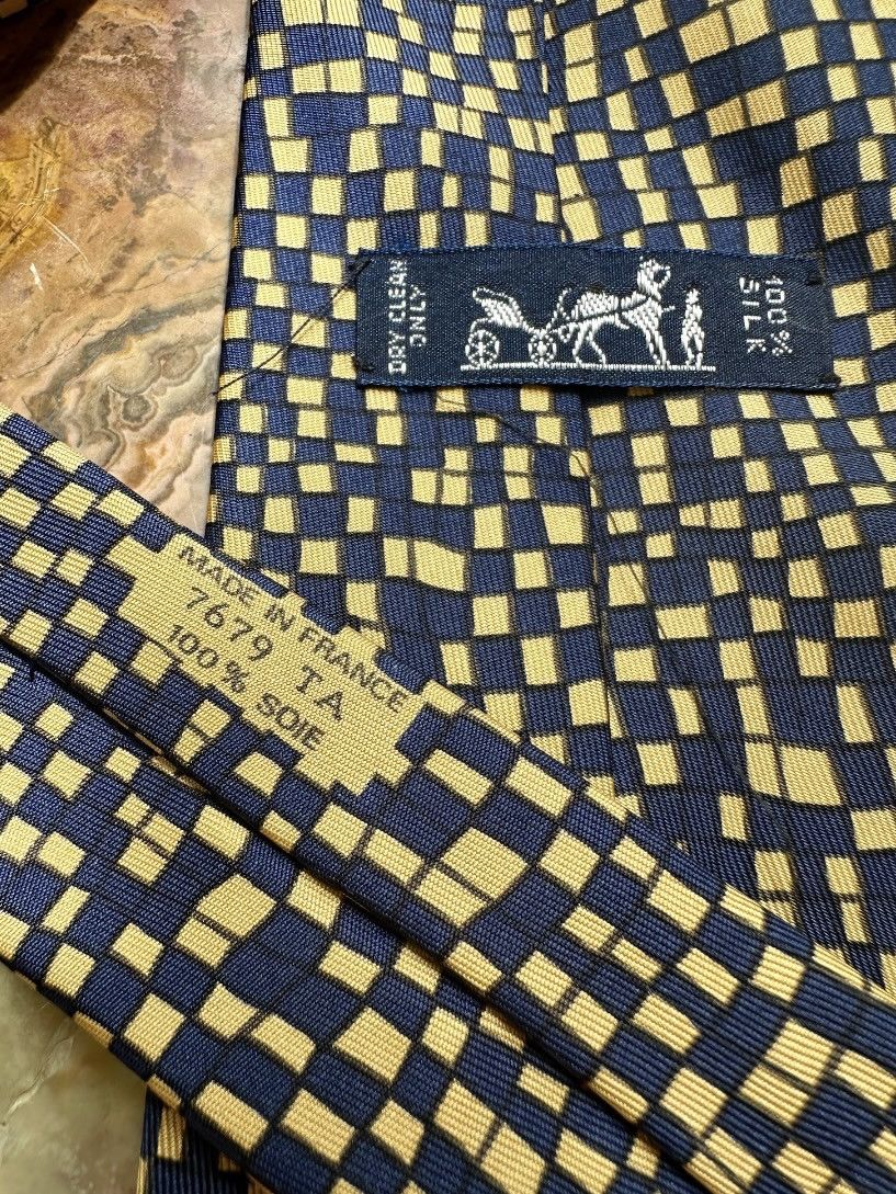 Hermes VINTAGE 1990s HERMES TIE NAVY GOLD GEOMETRIC SQUARES 7679 TA Size ONE SIZE - 5 Thumbnail