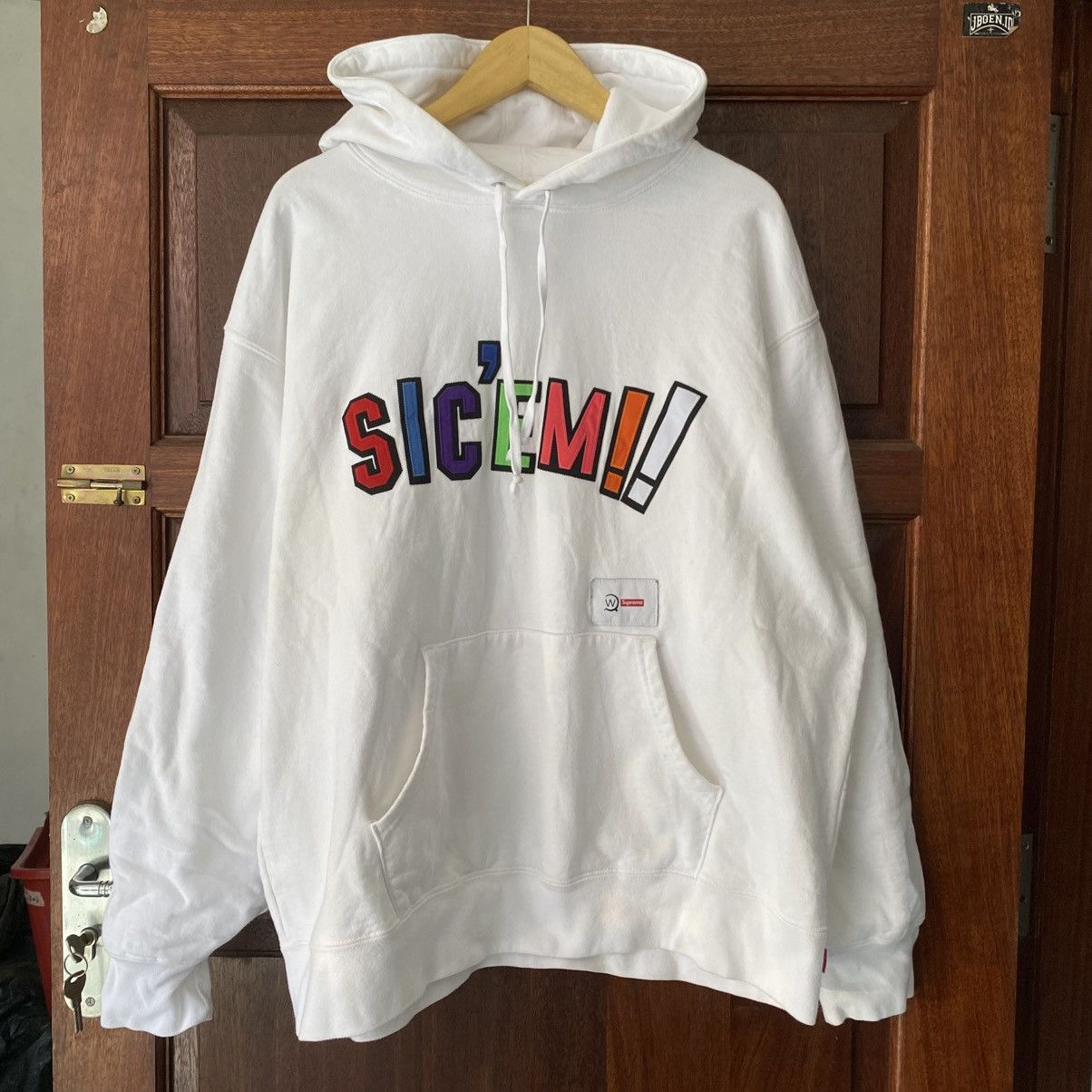 Supreme × Wtaps Supreme WTAPS White Sic’ Em’ Hoodie Size US L / EU 52-54 / 3 - 1 Thumbnail