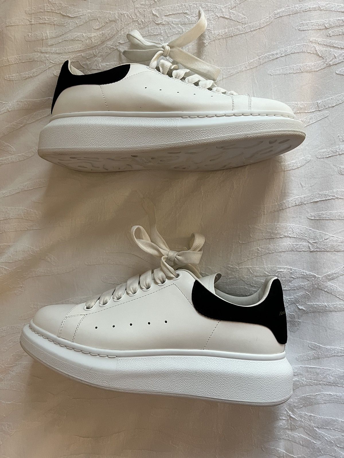 Alexander McQueen Alexander McQueen Oversized Sneaker Size US 9 / IT 39 - 2 Thumbnail
