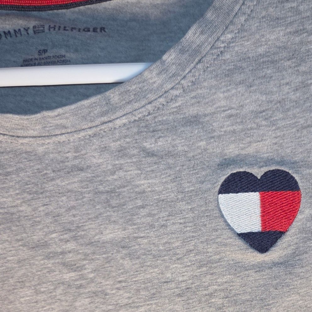 Tommy Hilfiger Tommy Hilfiger Women's Small Grey Heart Logo T-Shirt Size S / US 4 / IT 40 - 5 Thumbnail