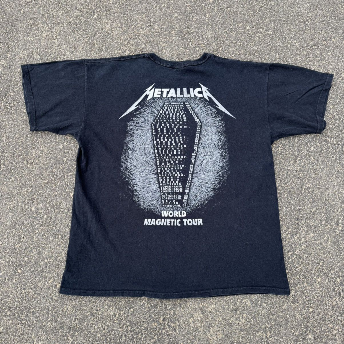 Metallica 2009 Metallica World Magnetic Tour 00s Black Tee Metal Band Size US XL / EU 56 / 4 - 2 Thumbnail
