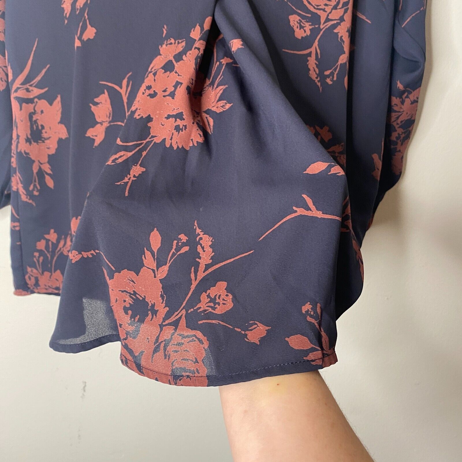 Other Evereve Allison Joy Alexa Crossover Top Floral VNeck XS Size XS / US 0-2 / IT 36-38 - 6 Thumbnail