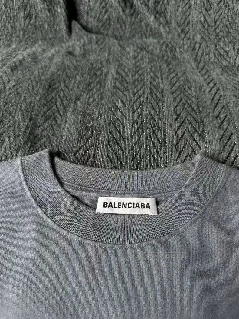 Balenciaga Balenciaga Gray Portrait Short Sleeve Tee. Size US S / EU 44-46 / 1 - 3 Thumbnail
