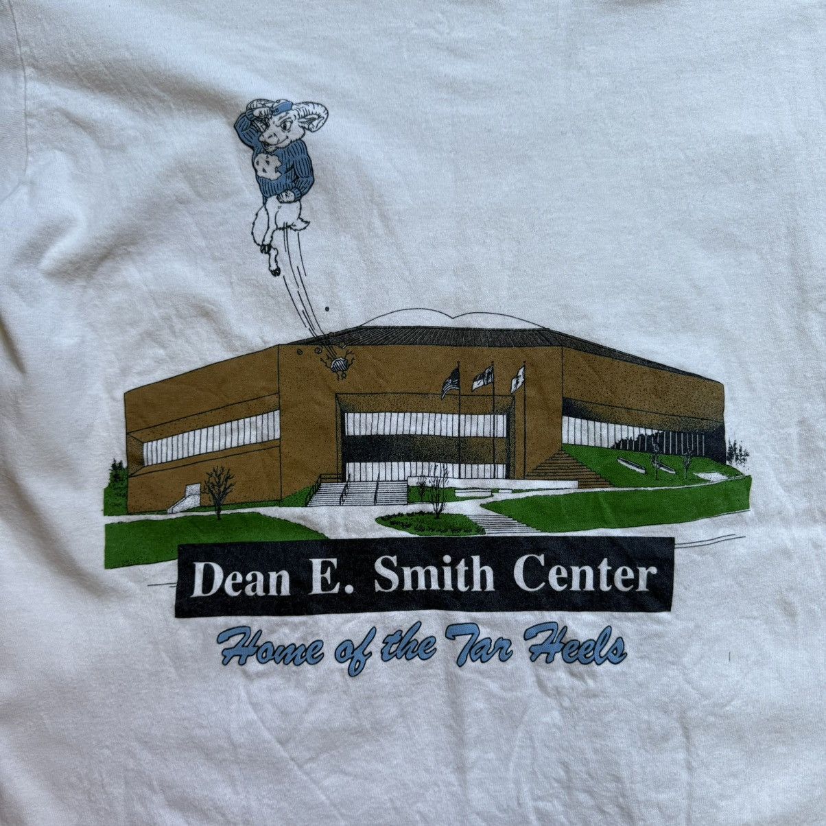 NCAA Vintage 90s UNC Basketball T-Shirt Size US M / EU 48-50 / 2 - 6 Thumbnail