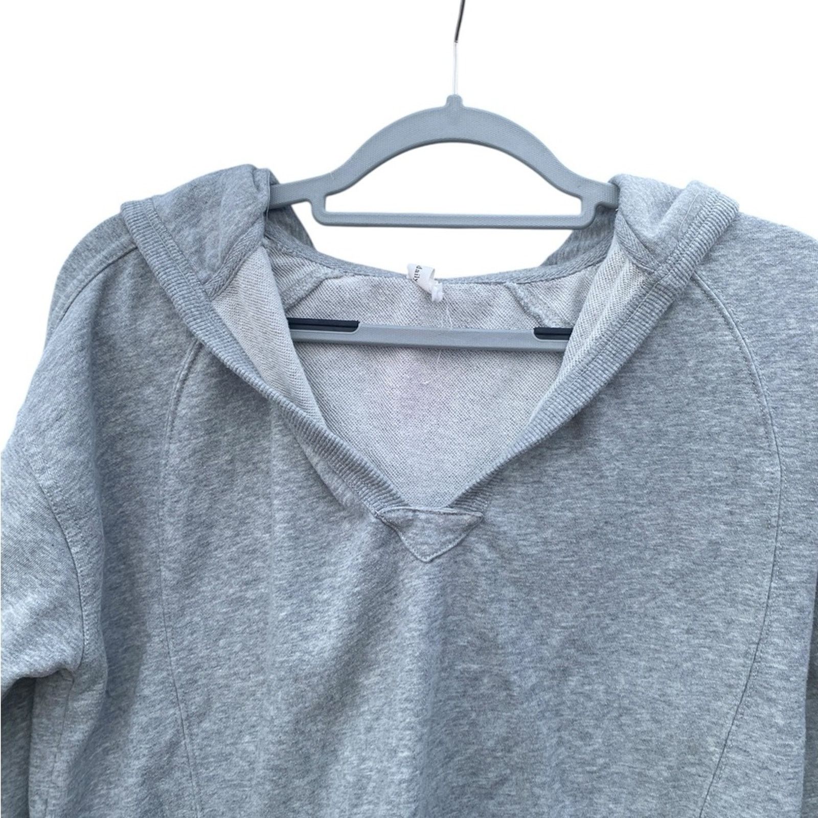 Anthropologie ANTHROPOLOGIE Daily Practice Hoodie Sweatshirt Women M Crop Size M / US 6-8 / IT 42-44 - 4 Thumbnail