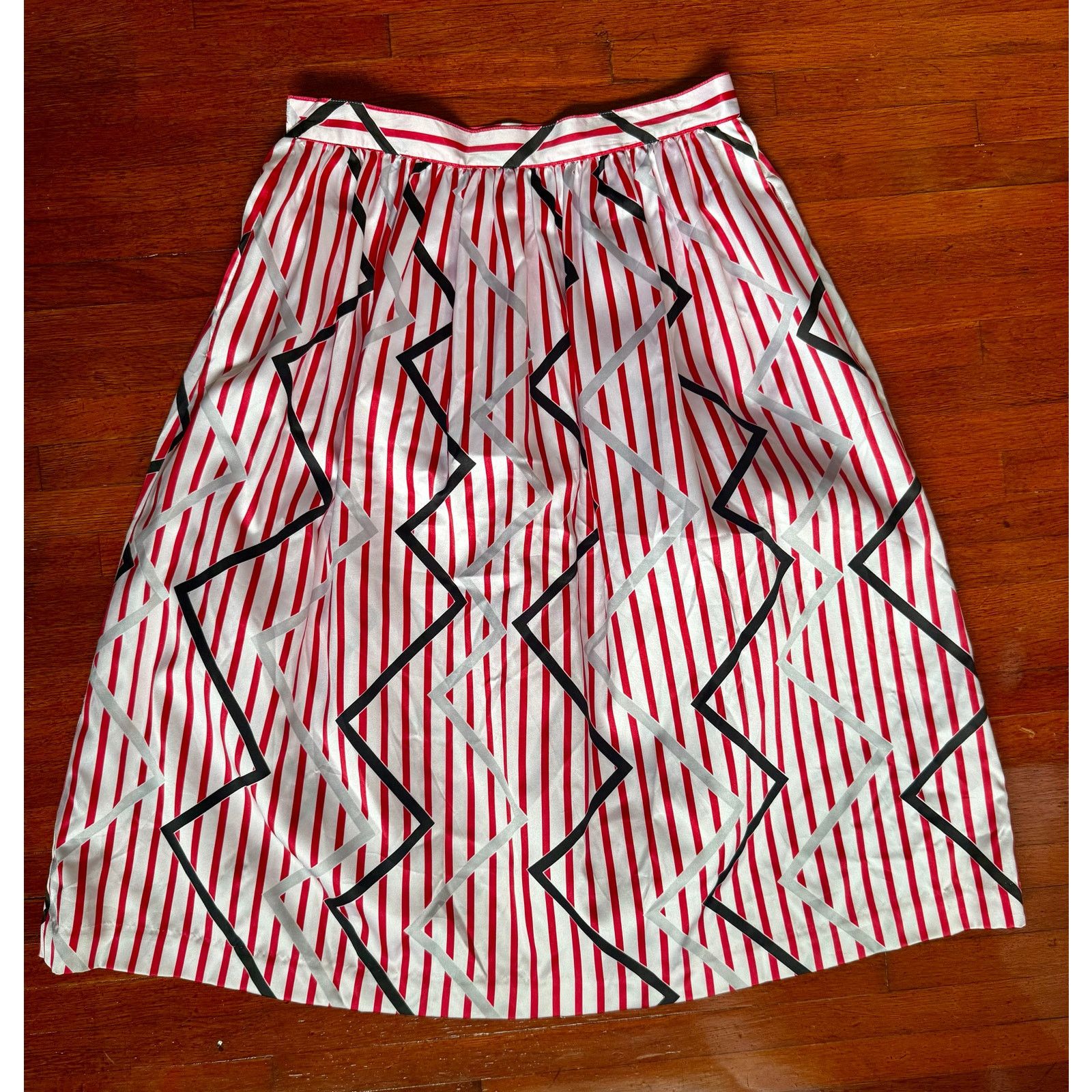 Vintage 80s Jai Dalis White Red Funky Stripe Midi Skirt Small Med Size 30" / US 8 / IT 44 - 1 Thumbnail