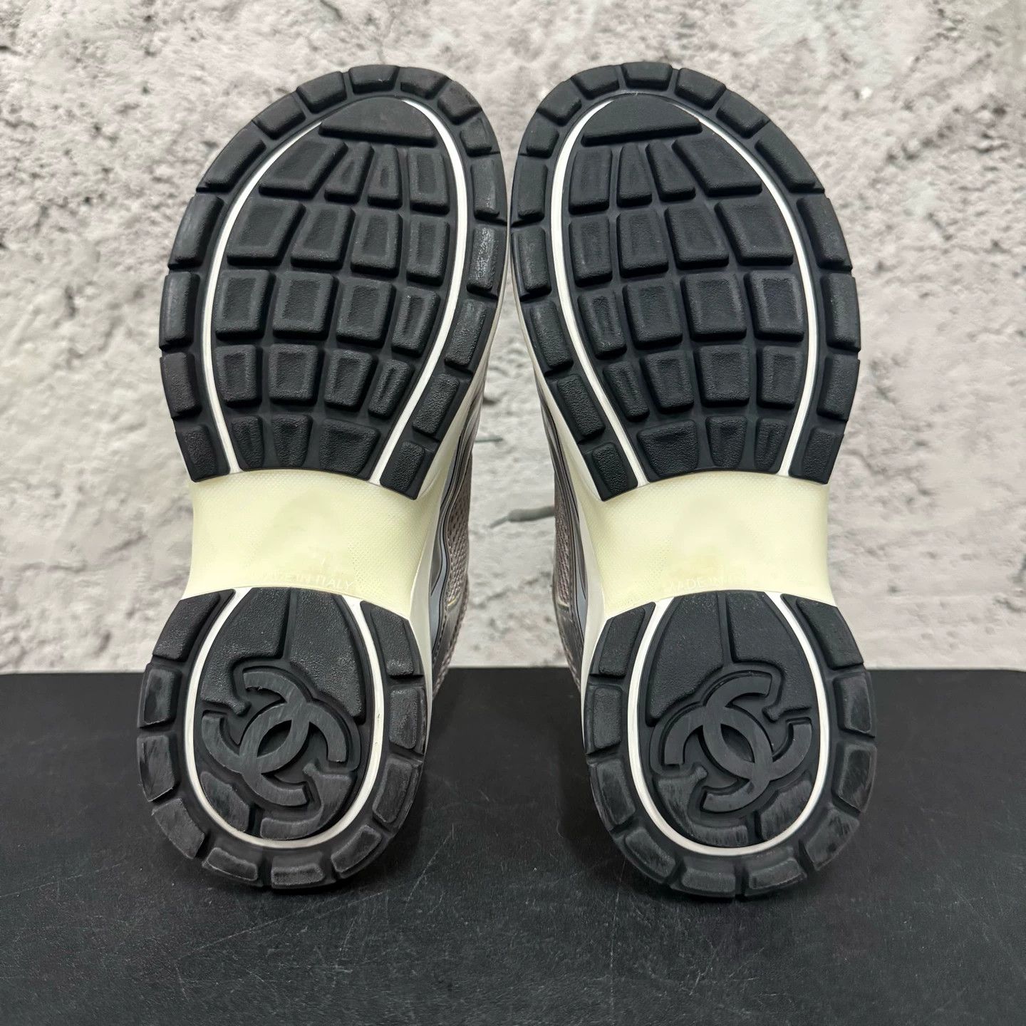 Chanel Chanel Women's 35 sneakers flaws as shown Size US 4 / IT 34 - 6 Thumbnail