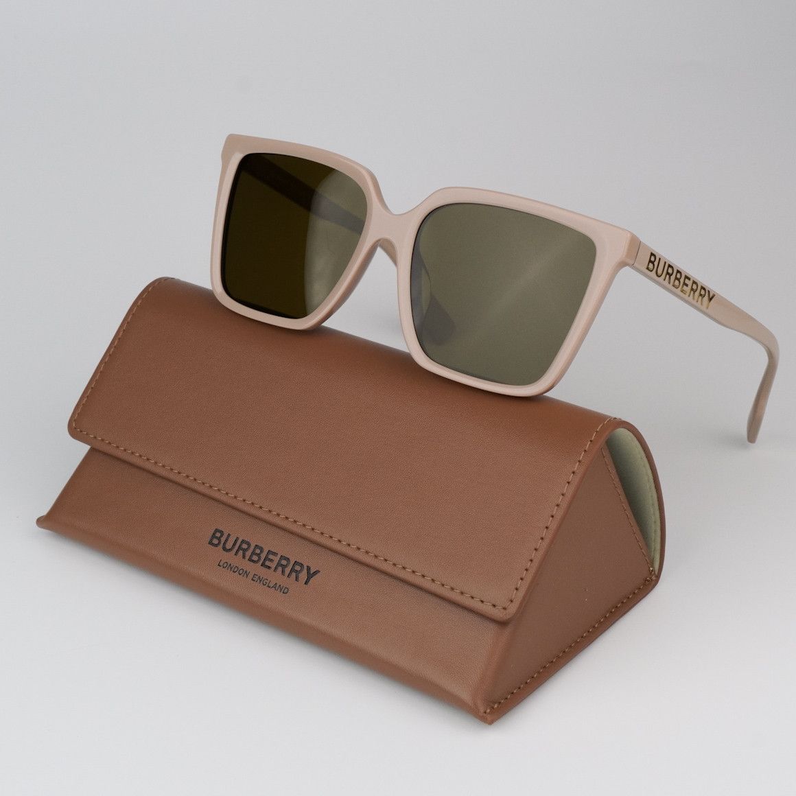 BURBERRY スクエアフレムサンクラス BE4411D 380773 Burberry™ BE4411D Square Sunglasses | EyeOns.com
