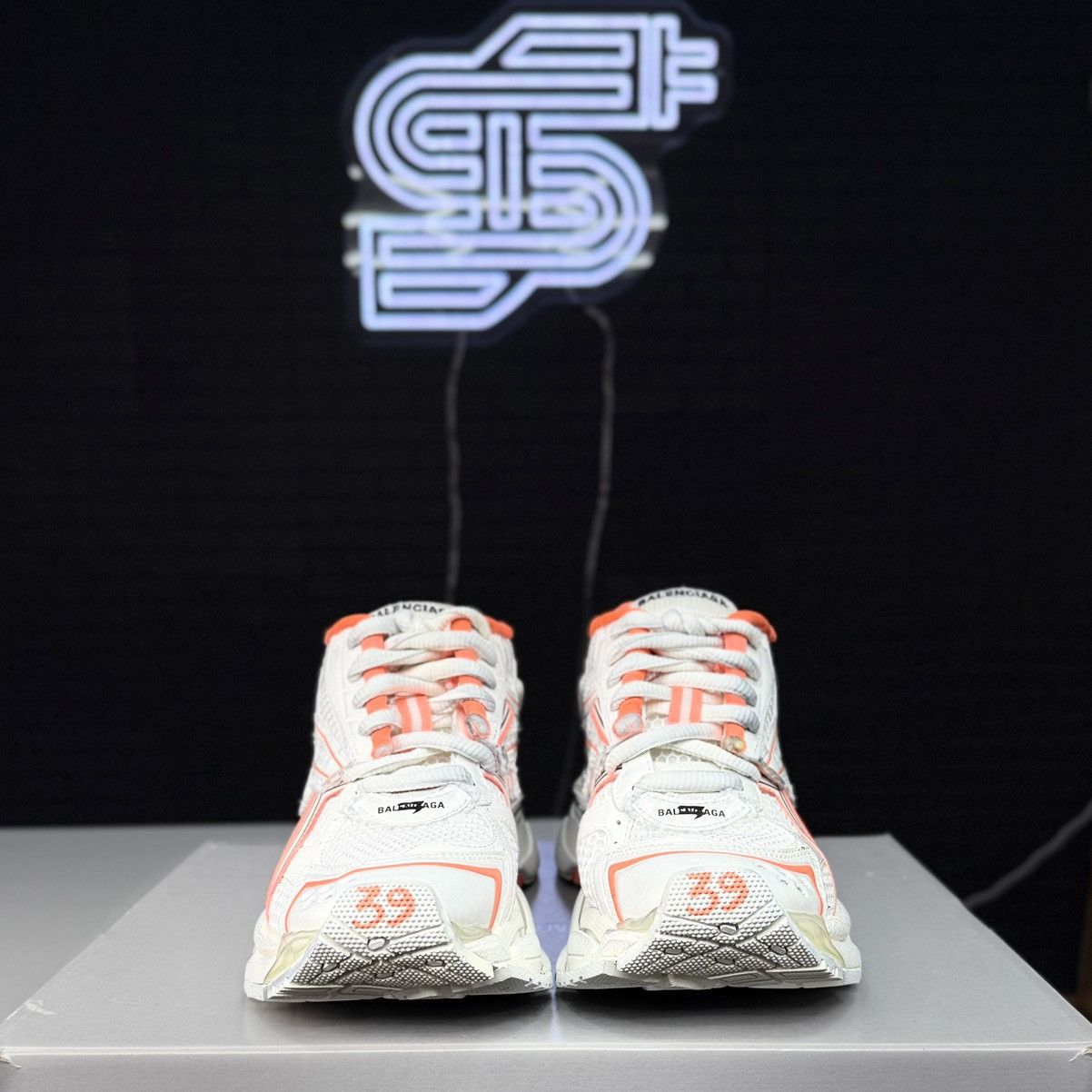 Balenciaga Balenciaga Runner White / Tangerine Size US 6.5 / EU 39-40 - 4 Thumbnail