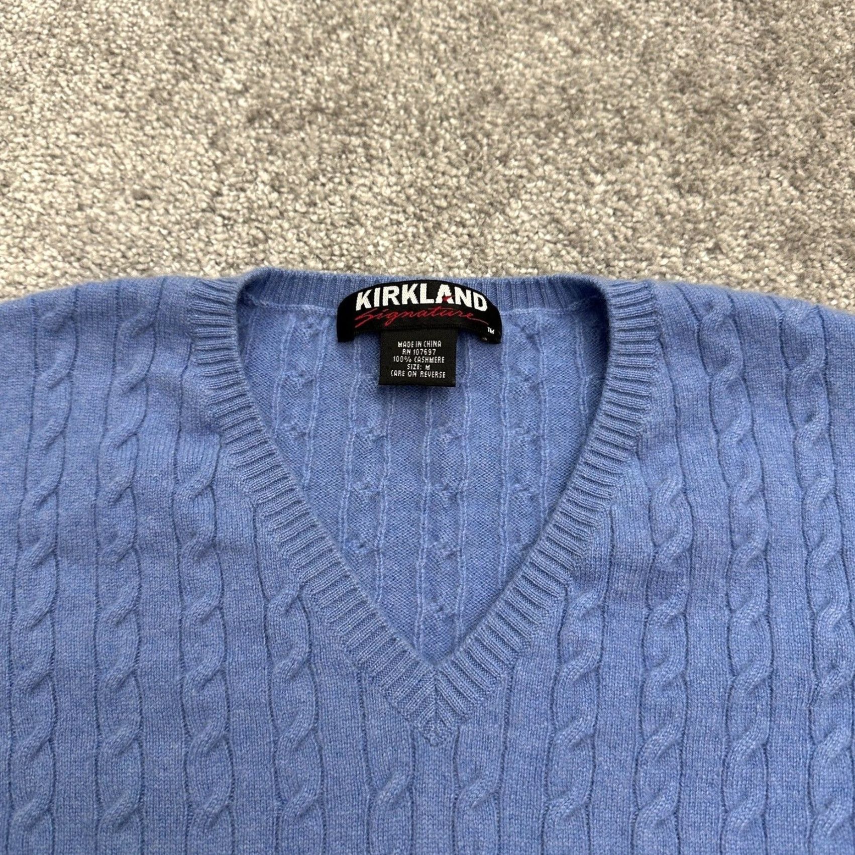 Vintage VINTAGE Kirkland Signature Cashmere Blue Sweater Womens M Shrink Fit Smaller Casual Pullover Knit Cable Knit Long Sleeve V-Neck Shorter Size M / US 6-8 / IT 42-44 - 3 Thumbnail