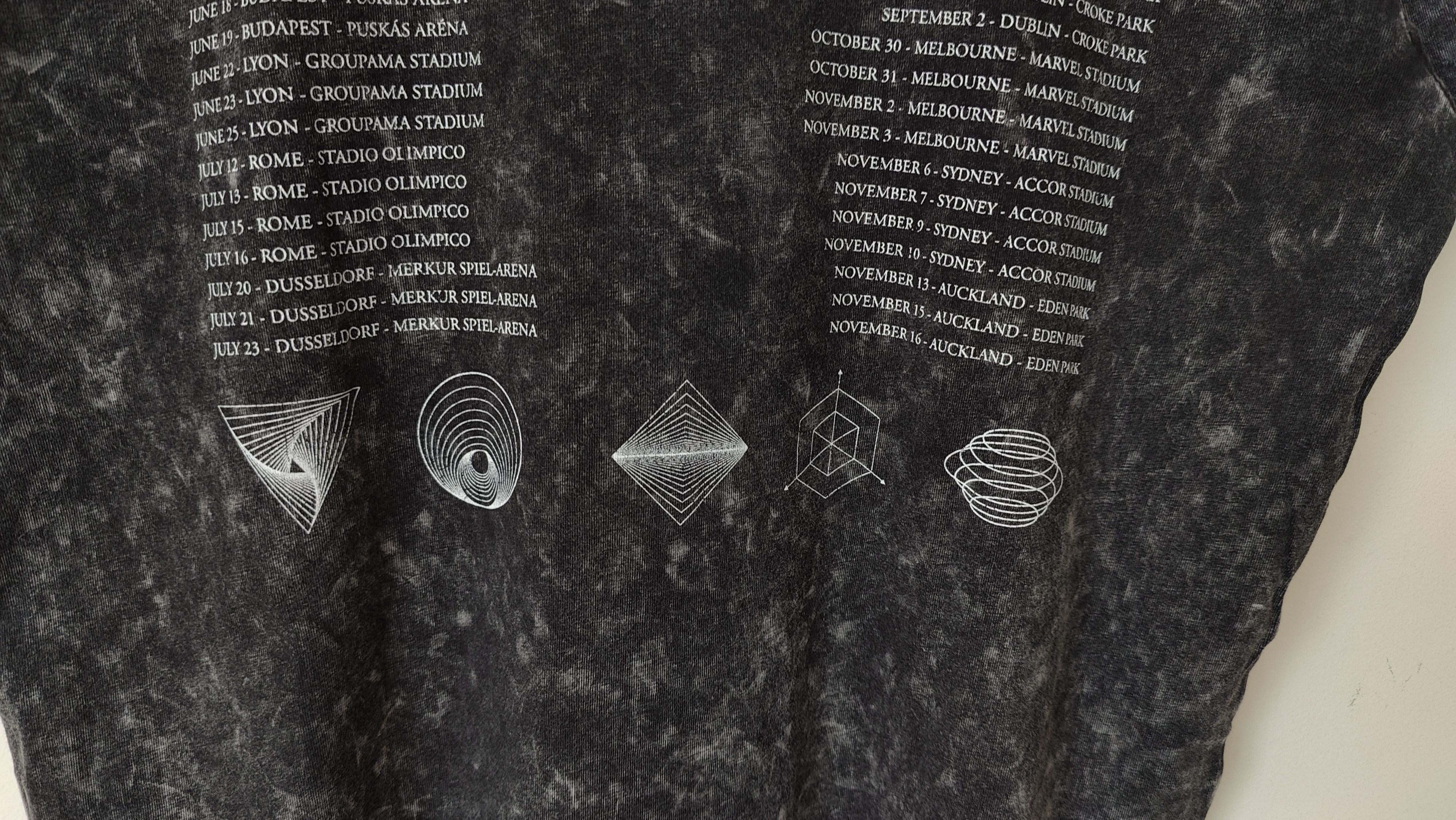 Band Tees Coldplay Alien Radio Music of the Spheres Tshirt Size US M / EU 48-50 / 2 - 8 Thumbnail