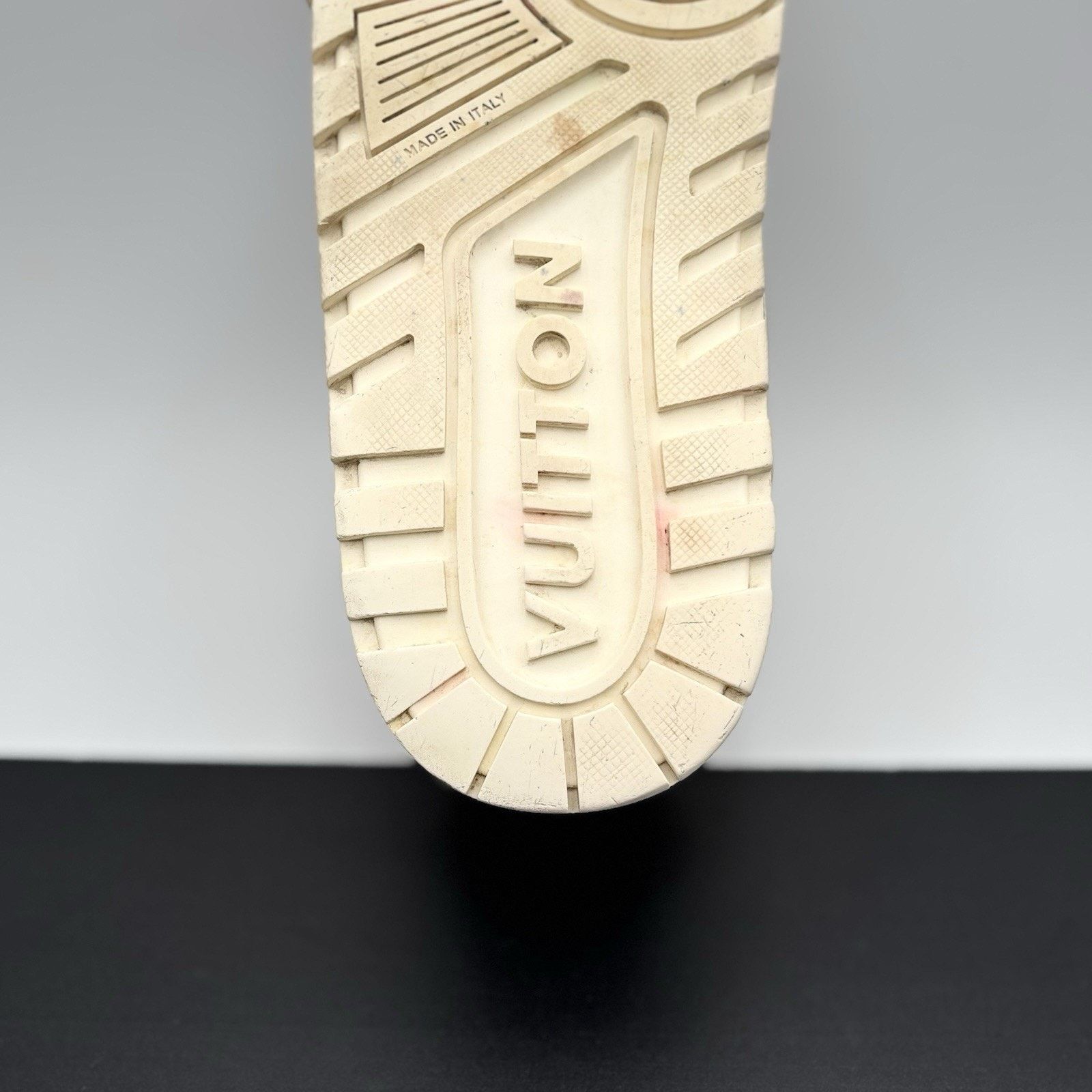 Louis Vuitton (10-10.5 US) Louis Vuitton Maxi Trainer ' White ' Size US 10 / EU 43 - 10 Thumbnail