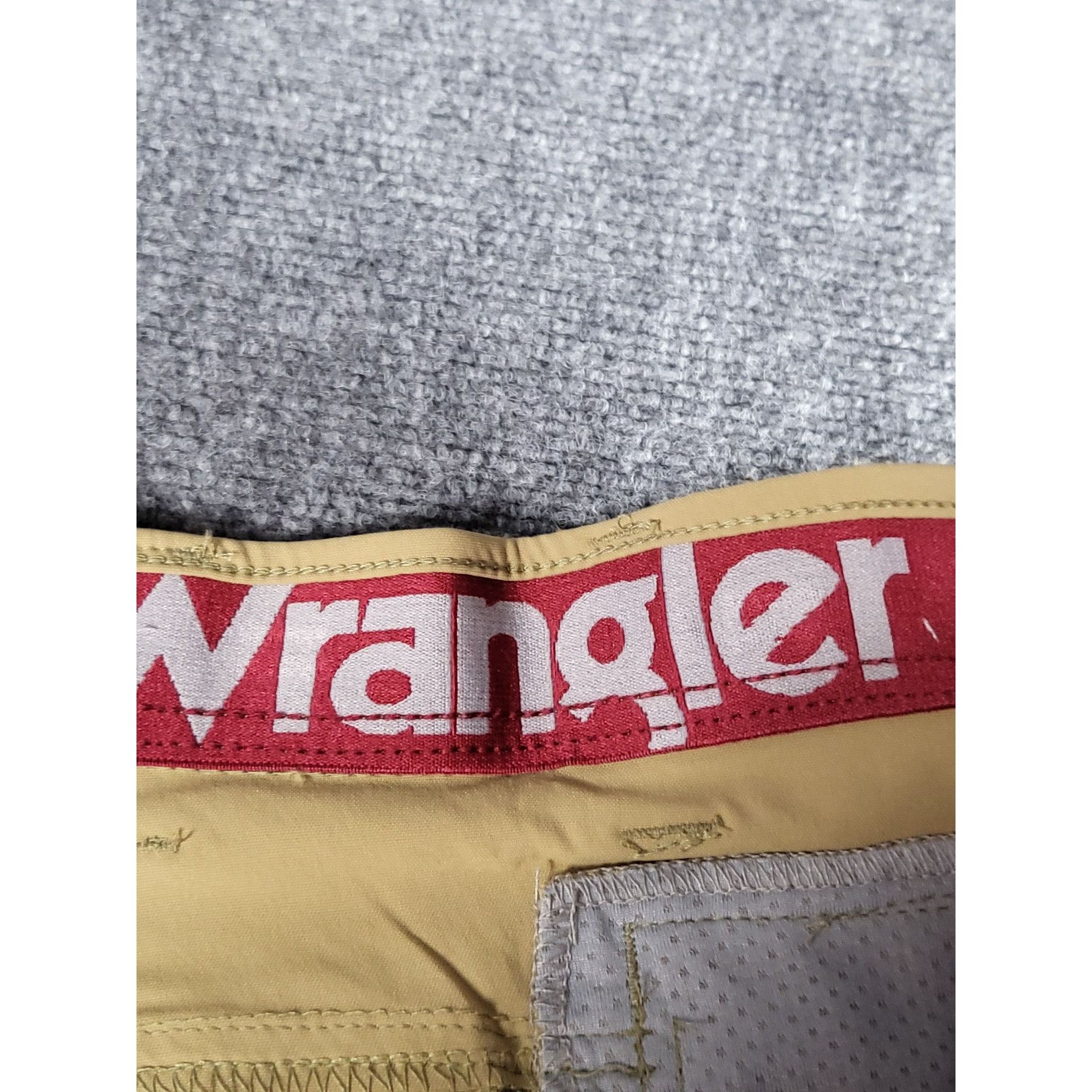 Wrangler Wrangler Performance Elastic Waist Shorts Men Sz 44 Khaki Br Size US 44 / EU 60 - 8 Thumbnail