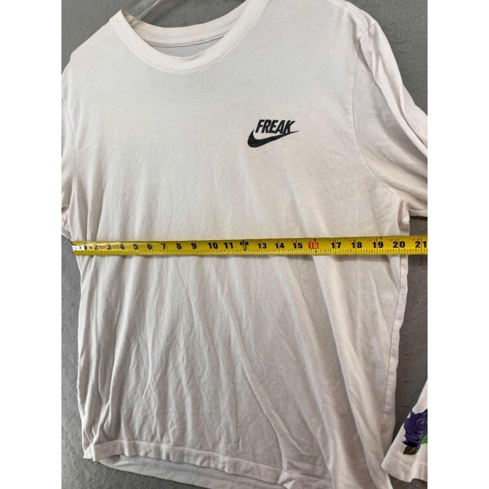 Nike Nike Long Sleeve T-Shirt Womens Large White Crew Neck Activewear Swoosh Flowers Sports Size L / US 10 / IT 46 - 2 Thumbnail