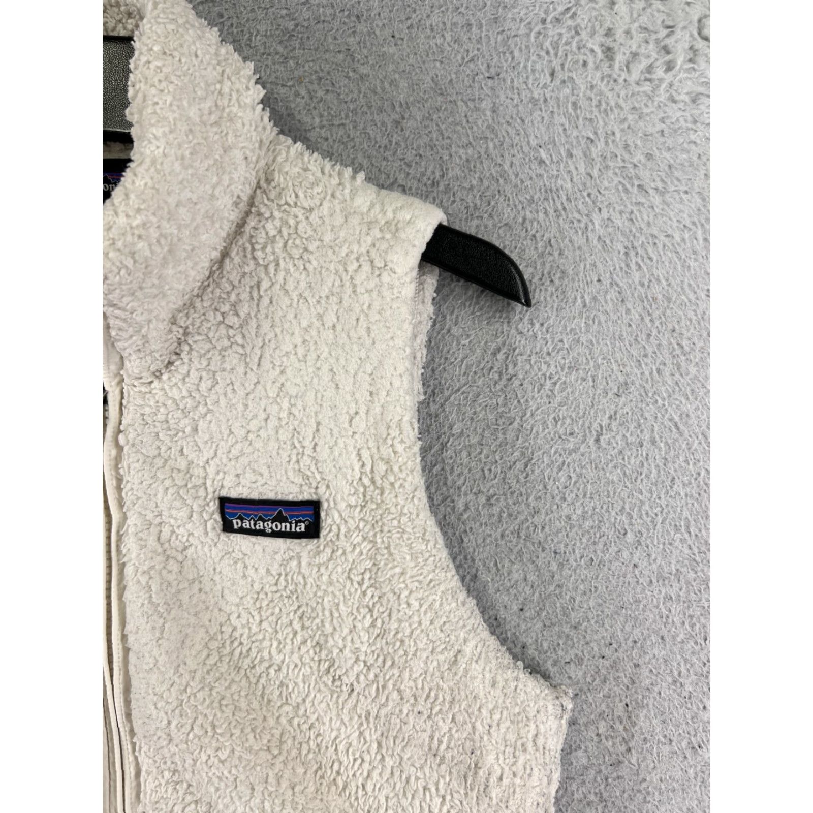 Patagonia Patagonia Vest Womens Small White 100% Polyester Fleece Full Zip Deep Pile Size S / US 4 / IT 40 - 6 Thumbnail