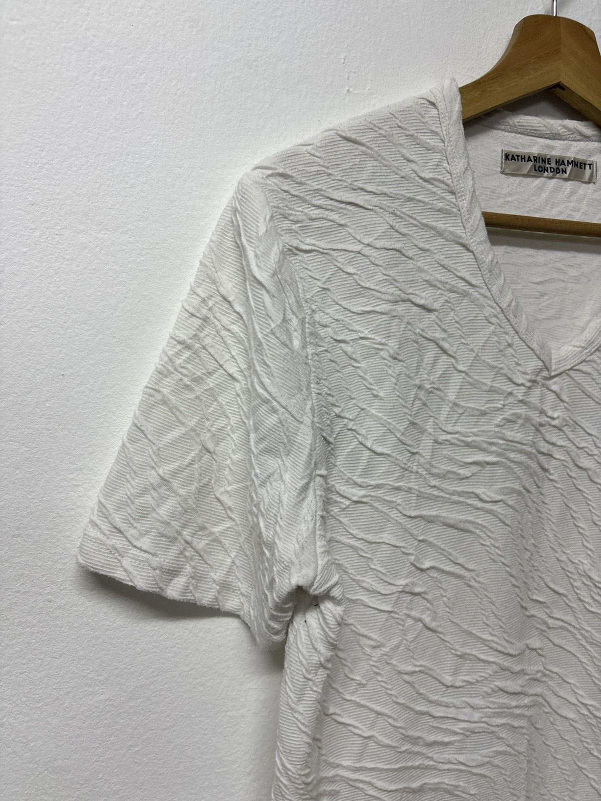 Katharine Hamnett London Katharine Hamnett London V-neck short-sleeve 3D Knitted Size US L / EU 52-54 / 3 - 8 Thumbnail