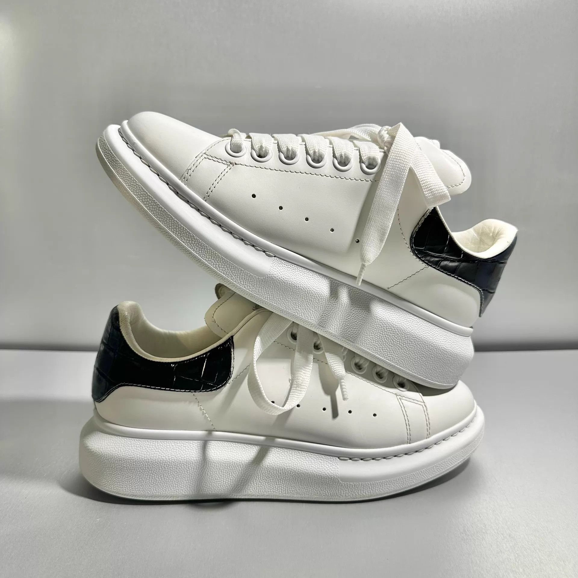 Alexander Wang Alexander Wang navy croc print 38 mint X7432 Size US 7.5 / IT 37.5 - 3 Thumbnail