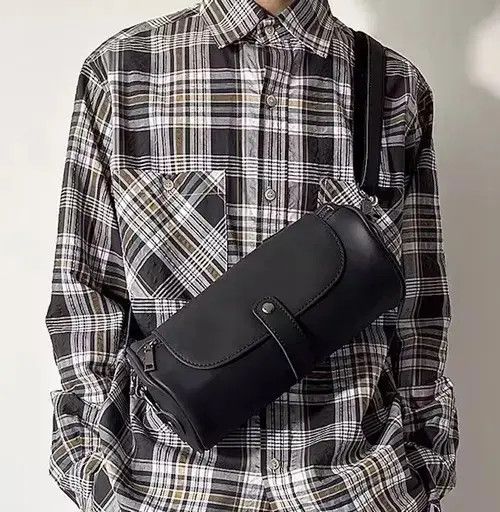 Fashion 90's Pu Leather Shoulder Barrel Bag Vintage in Black, Men's