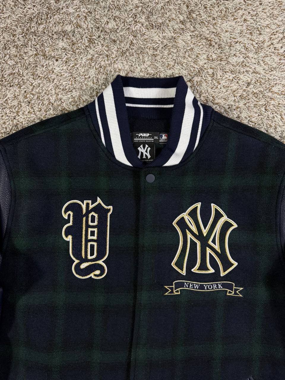 Pro Standard Pro Standard New York Yankees Plaid Varsity Jacket Size 3XL Size US XXL / EU 58 / 5 - 2 Thumbnail