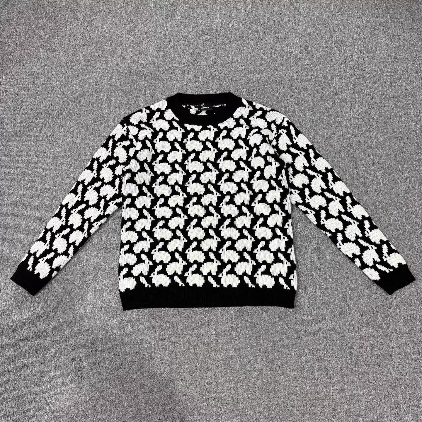Moncler Moncler Rabbit Pattern Sweater L Size 99 New Size L / US 10 / IT 46 - 1 Thumbnail