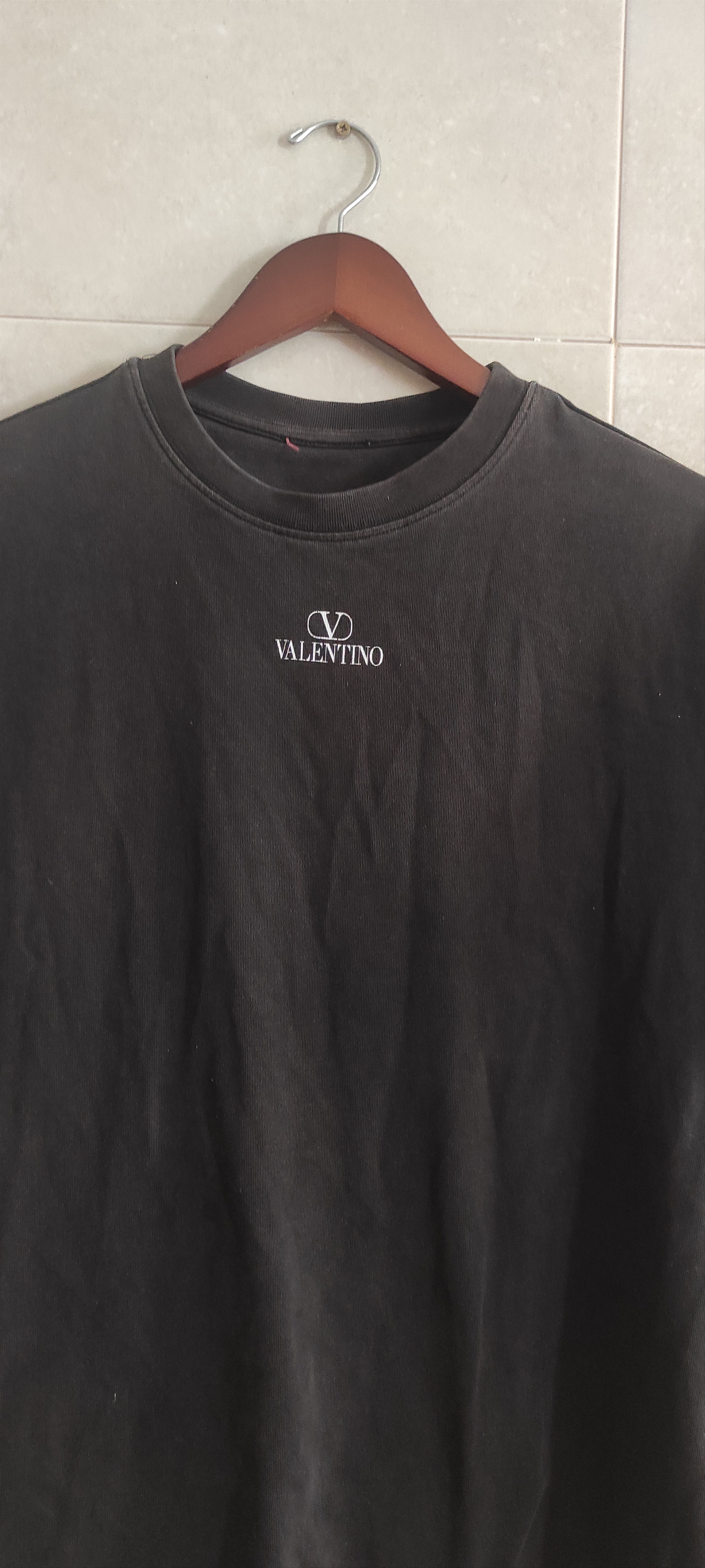 Valentino × Vintage Valentino Crew Neck T-Shirt with Printed Logo Made Italy Size US L / EU 52-54 / 3 - 2 Thumbnail