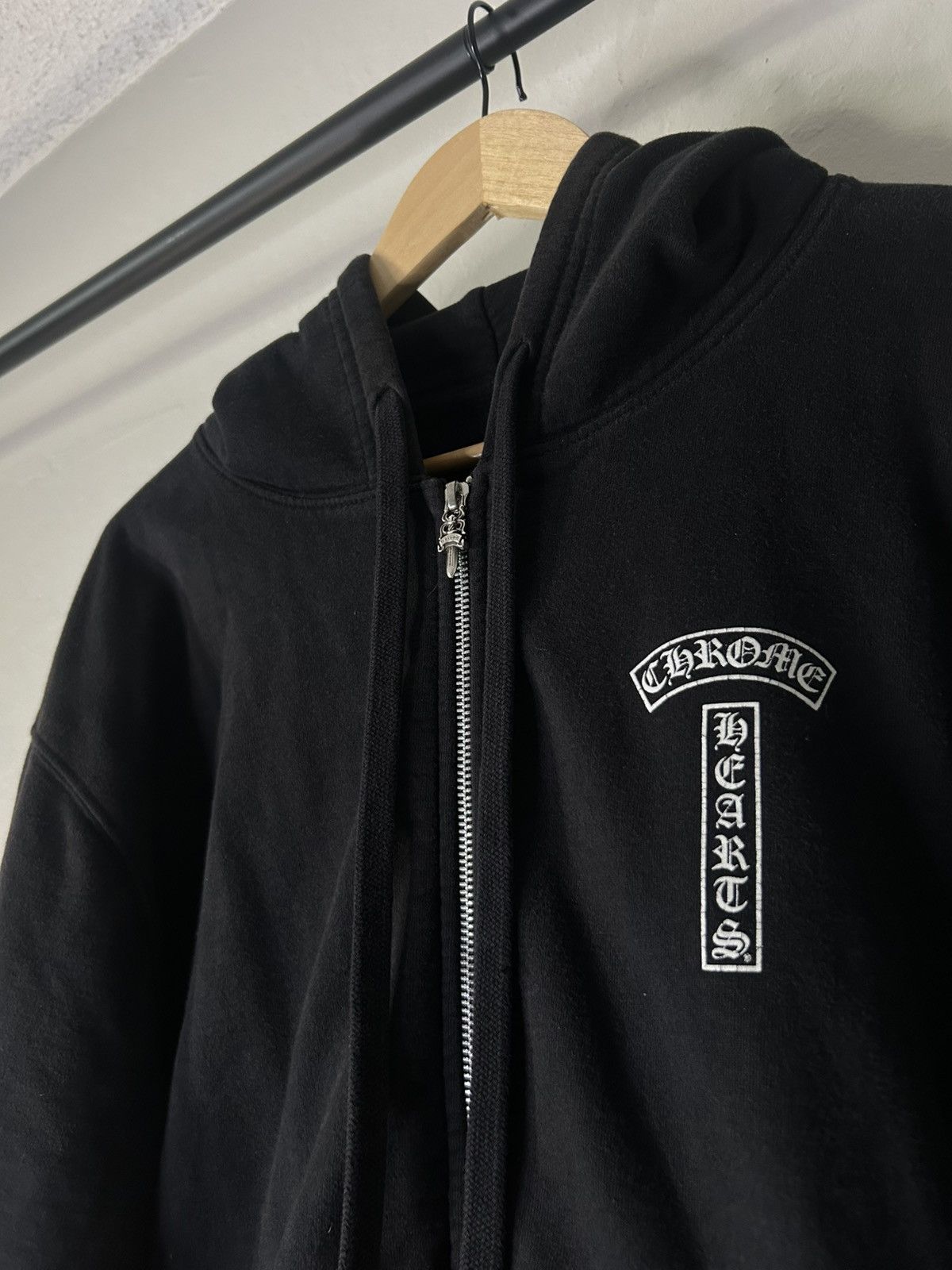 CHROME HEARTS T BAR HOODIE.