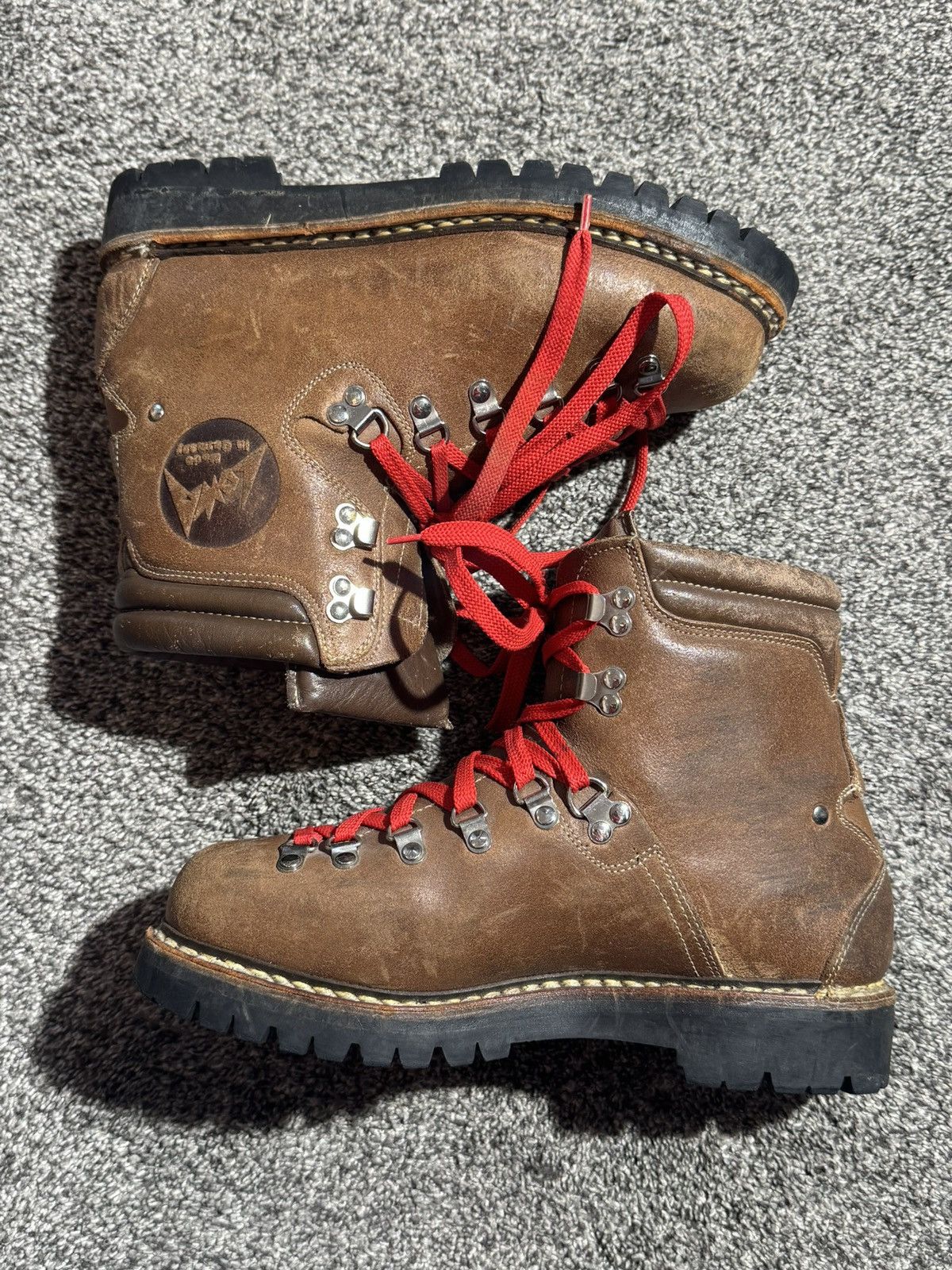 LOWA LOWA Mountaineering Boots Men’s MISMATCHED Sz 6M (R) 5.5M L Size US 6 / EU 39 - 12 Thumbnail