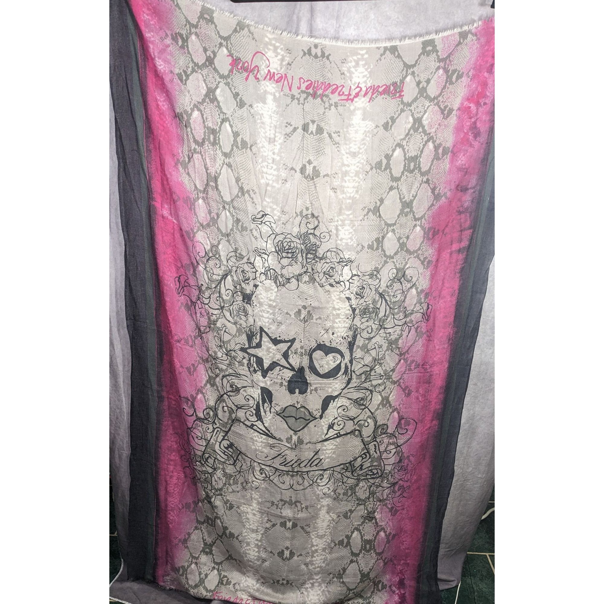 Other Frida & Freddies New York Gothic Skull Scarf 70% Viscose 30% Size ONE SIZE - 9 Thumbnail