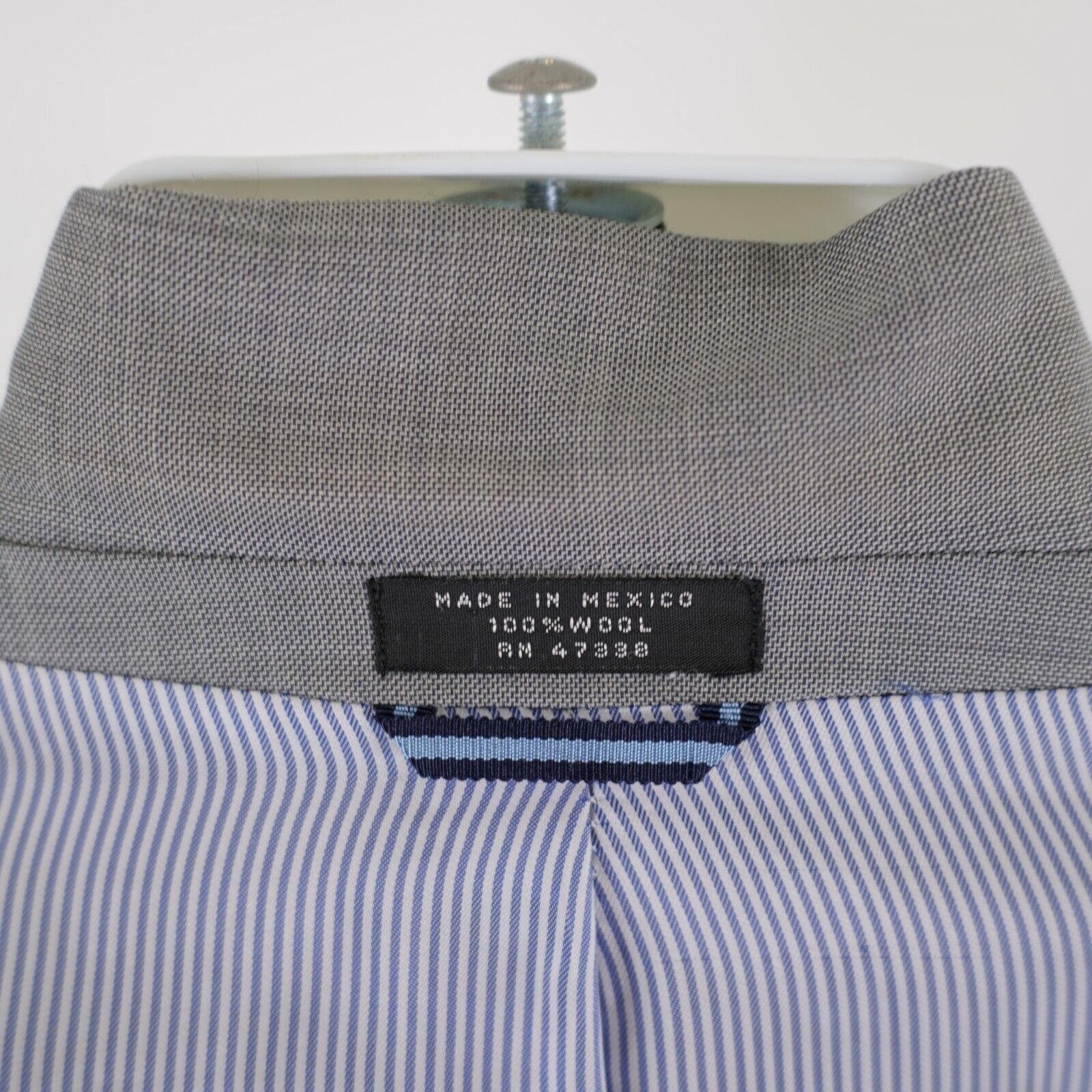 Tommy Hilfiger DAMAGED Tommy Hilfiger Wool Gray Sharkskin 42R 2 Button Blaz Size 42R - 14 Thumbnail