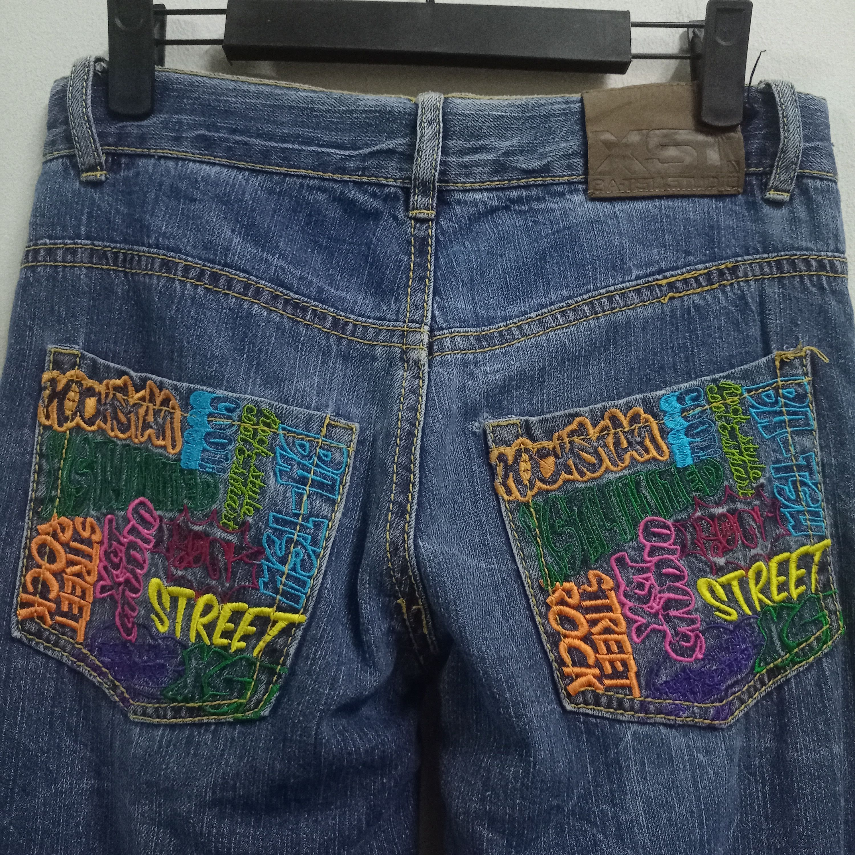 Japanese Brand Vintage Japanese Brand Blue Wash Skulls Graffiti Loose Jeans Size US 29 - 6 Thumbnail