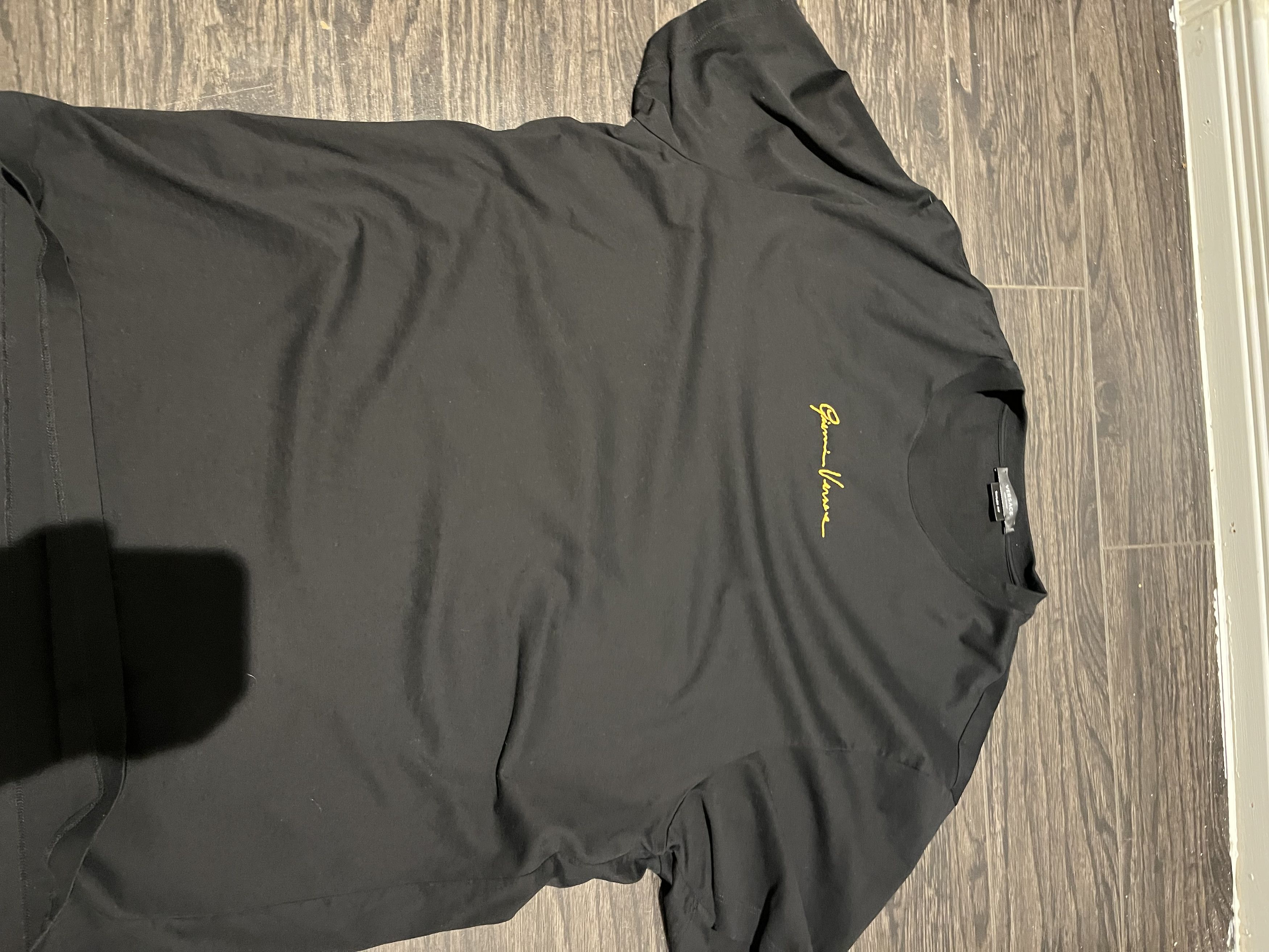 Versace Gianni Versace Black & Gold Logo Print T Shirt Size US XL / EU 56 / 4 - 1 Thumbnail