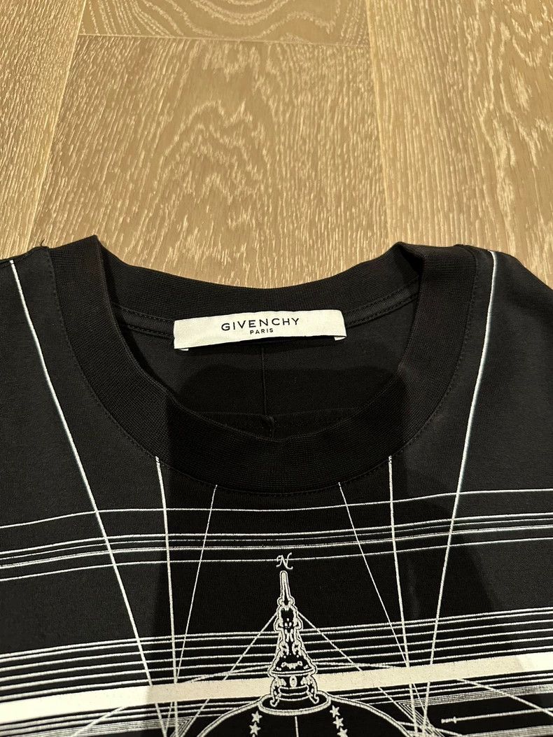 Givenchy Givenchy Cobra Short-Sleeve T-Shirt (OS XS) Size US XS / EU 42 / 0 - 3 Thumbnail