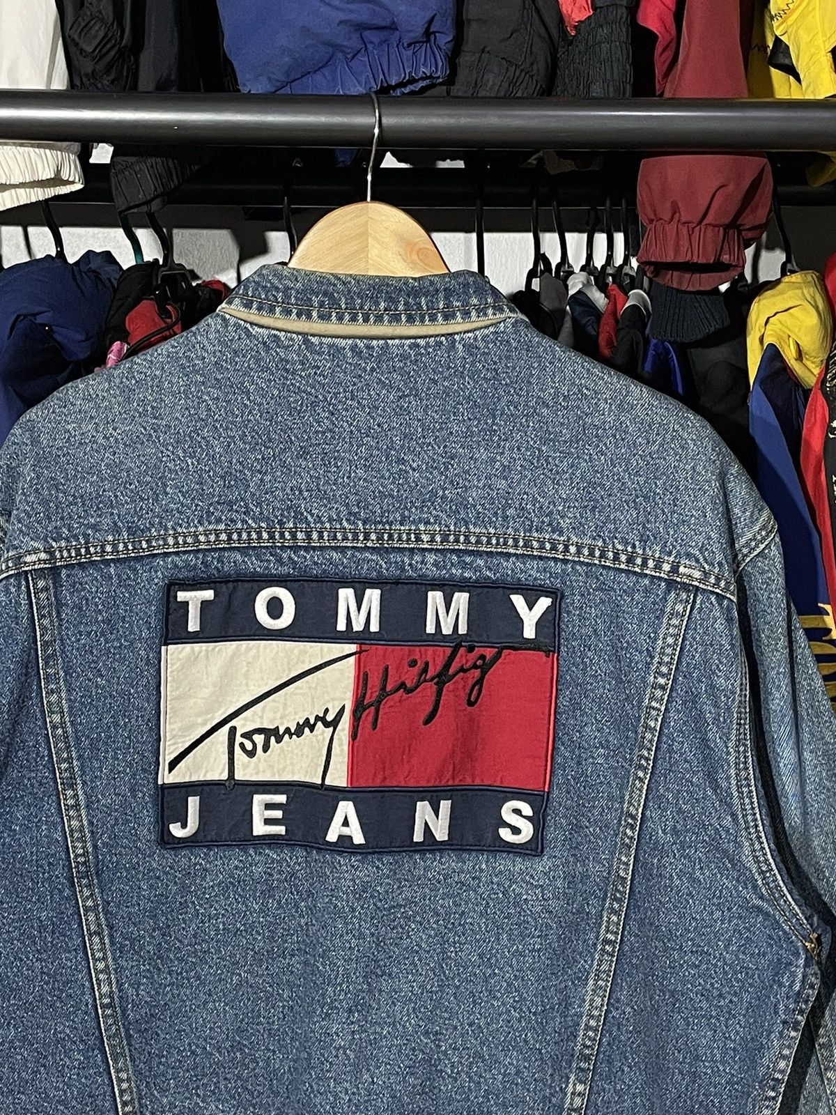 Japanese Brand × Tommy Hilfiger × Vintage Denim Jacket Tommy Hilfiger Big Flag 90’s Vintage Size US L / EU 52-54 / 3 - 2 Thumbnail