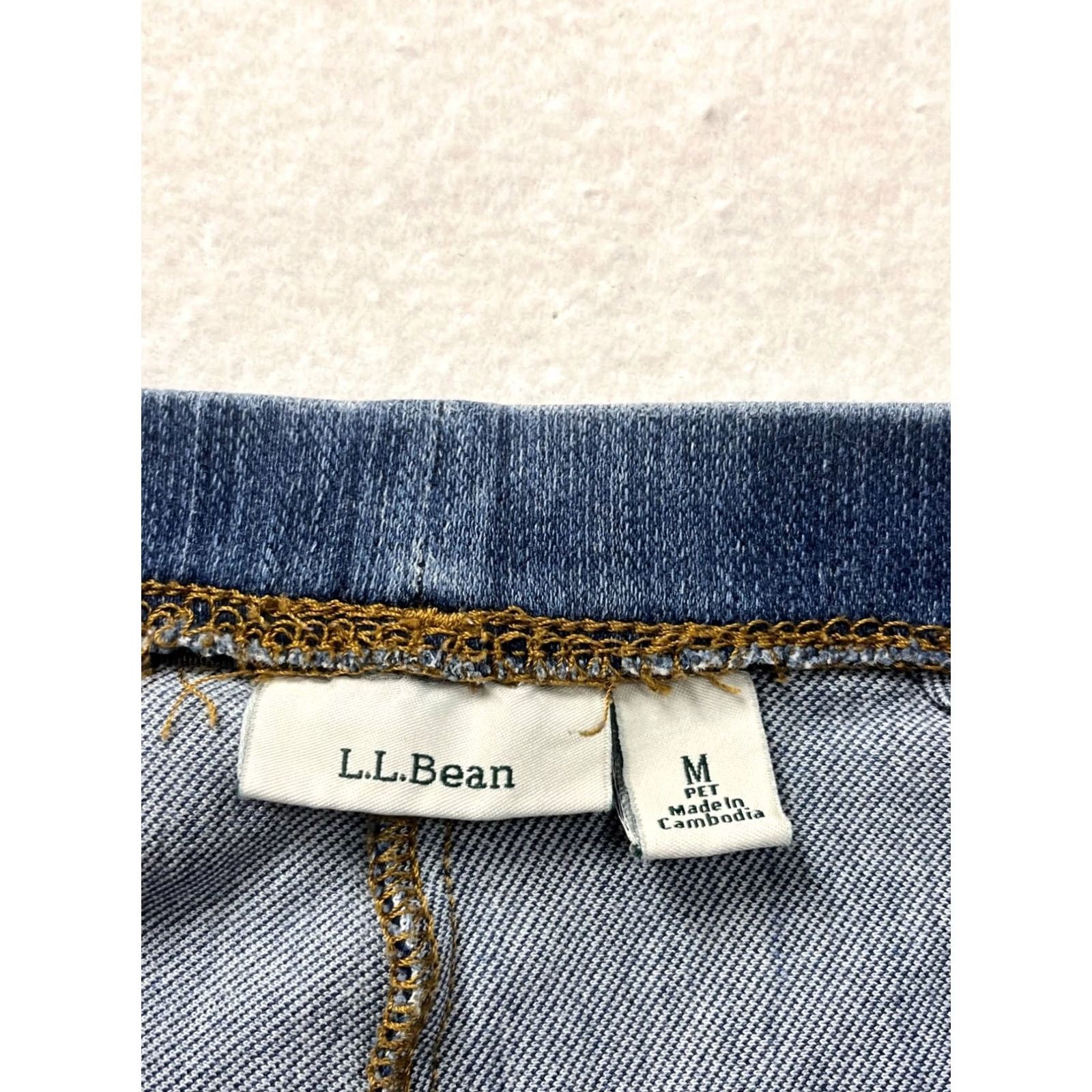 Vintage L.L.Bean Jeans Women Regular Medium Blue Denim Straight Pants M size 96% Cotton 4% Spandex Elastic Waistband Pre-Owned Like New Size 32" / US 10 / IT 46 - 3 Thumbnail