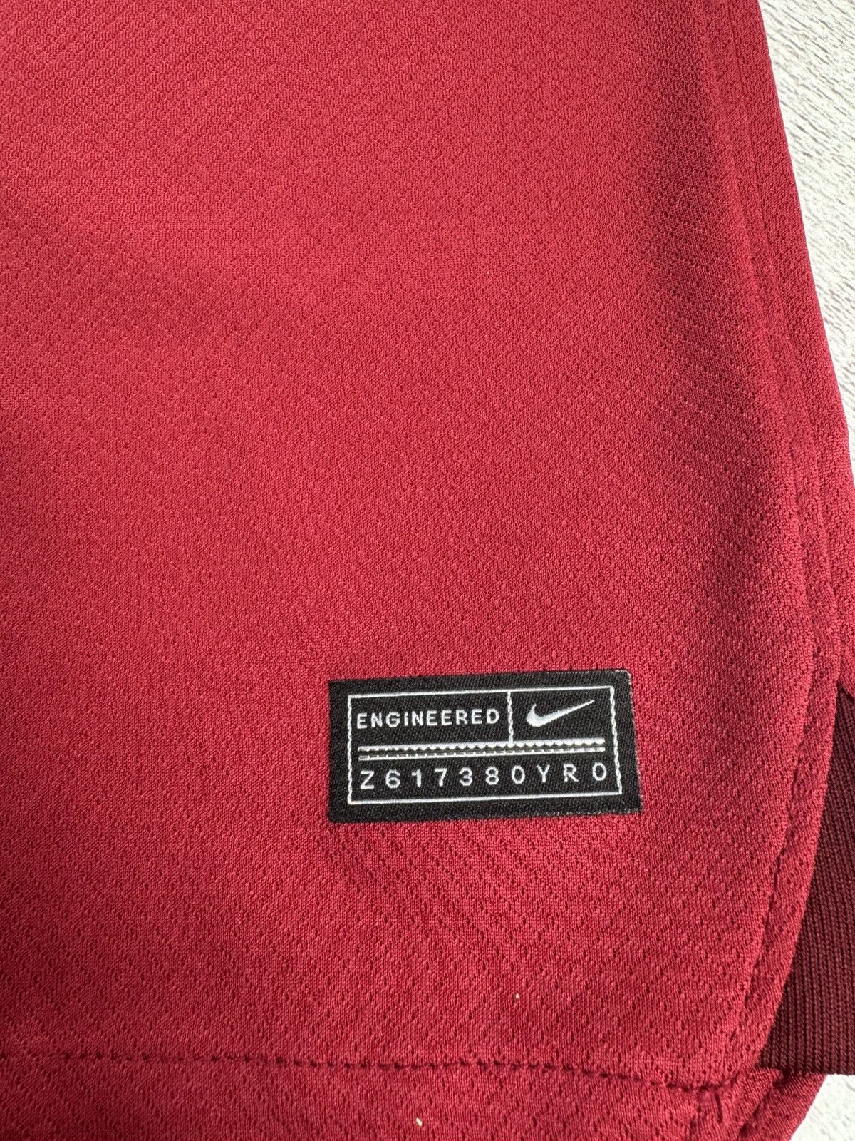 Nike LIVERPOOL 2022/2023 Red Nike Bloke core Soccer Football Fan T Shirt Jersey Kit Size US XXL / EU 58 / 5 - 10 Thumbnail