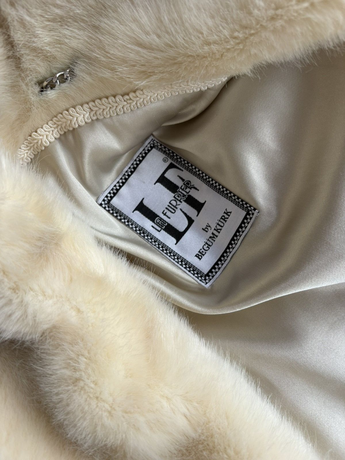 Vintage 90’s faux fur coat Size L / US 10 / IT 46 - 18 Thumbnail