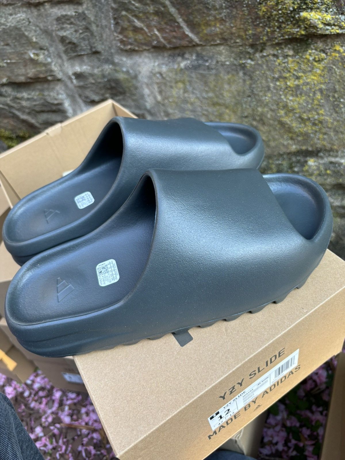 Adidas Yeezy Slide Dark Onyx Size 12 ID5103