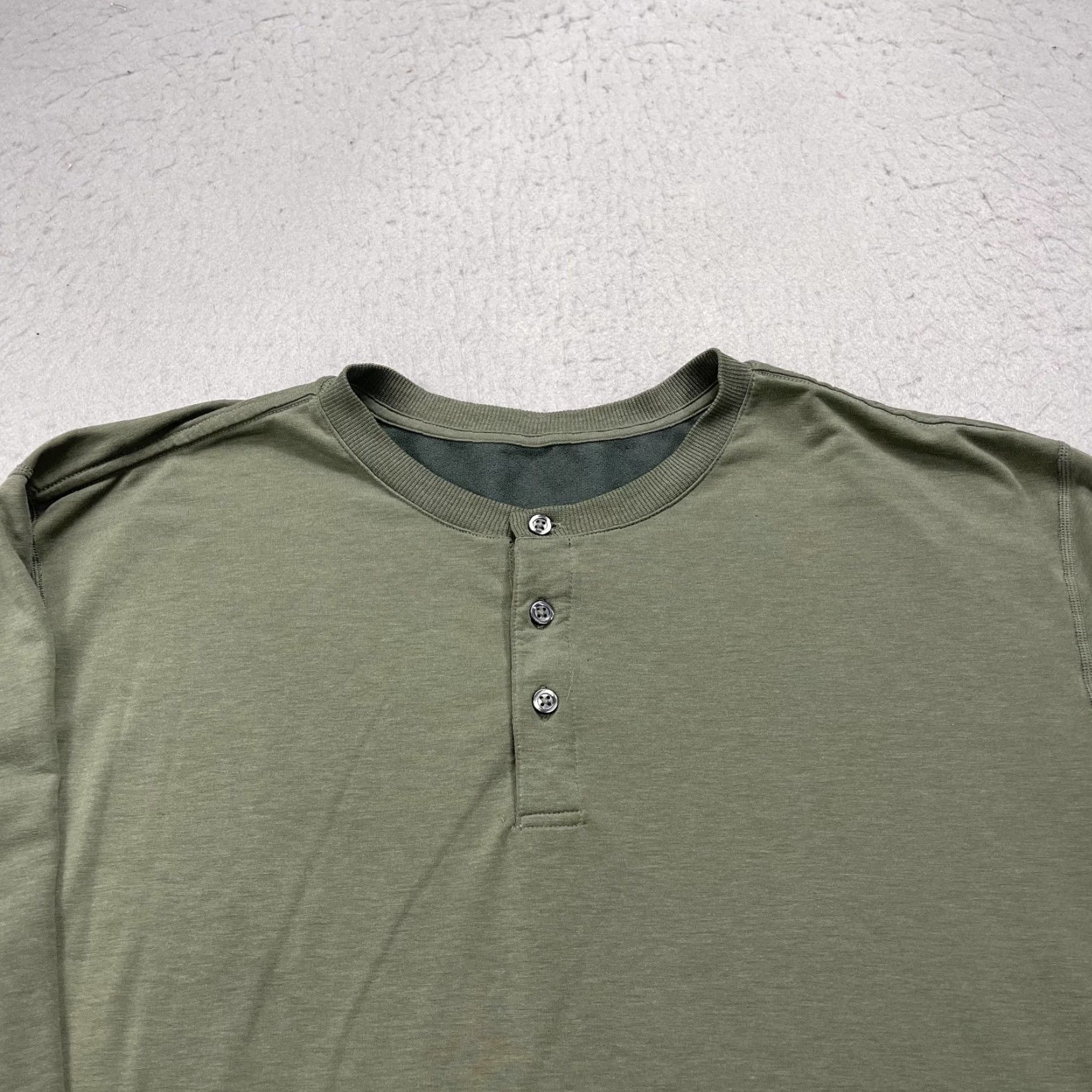 Vuori Vuori Shirt Mens 2XL Green Henley Long Sleeve Button Casual Pullover Solid Size US XXL / EU 58 / 5 - 2 Thumbnail