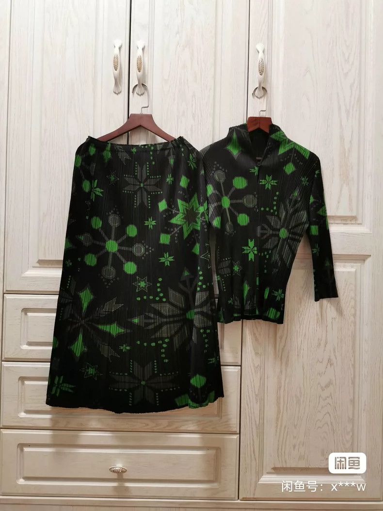 Issey Miyake Issey Miyake size:3 Green pattern black pleated long-sleev Size XS / US 0-2 / IT 36-38 - 2 Thumbnail