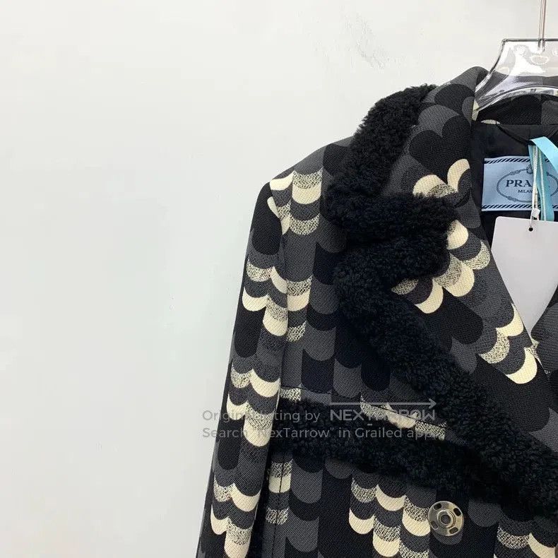 Prada Prada Wool Printed Double-Breasted Coat. Size US S / EU 44-46 / 1 - 3 Thumbnail