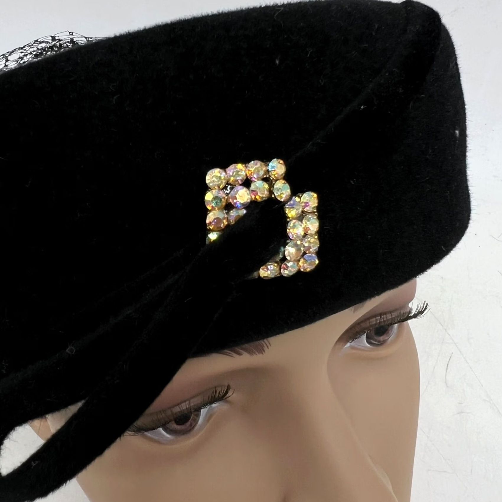Velour VINTAGE Peach Bloom Pill Box Hat Womens Black 1960s Fur Rhinestone Veil 22.5 Size ONE SIZE - 2 Thumbnail